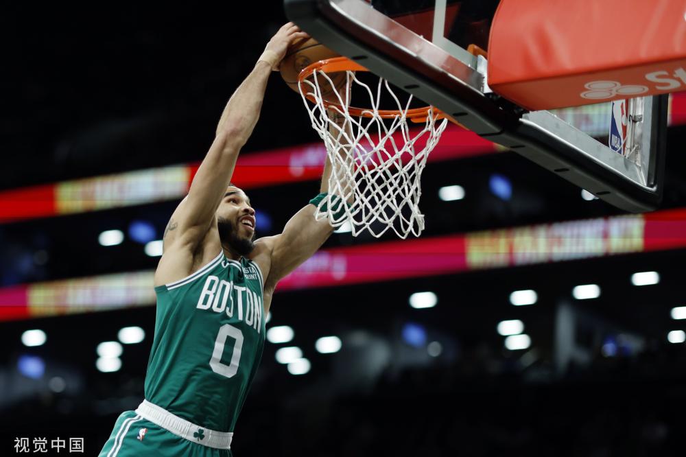 与妮娜走过 与妮娜走过