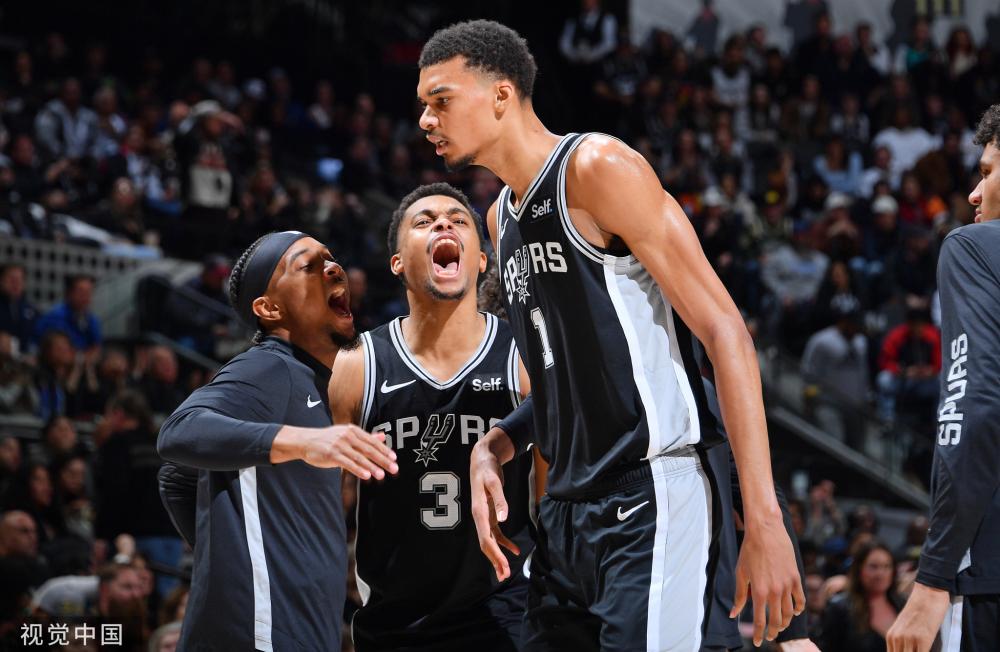 他在场内场 他在场内场