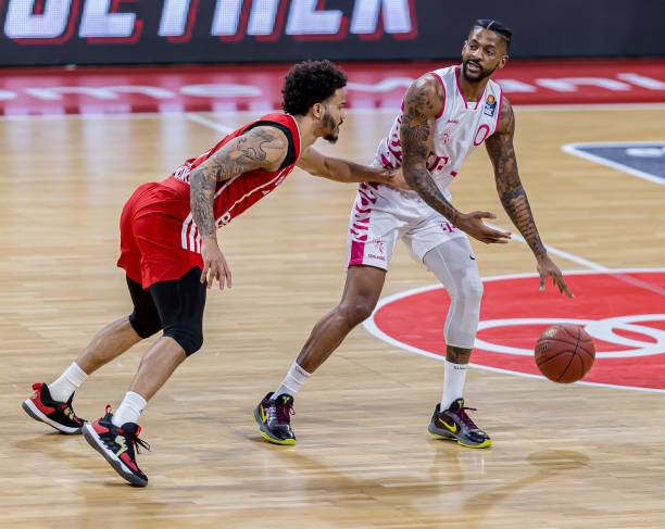 聚光灯下 聚光灯下