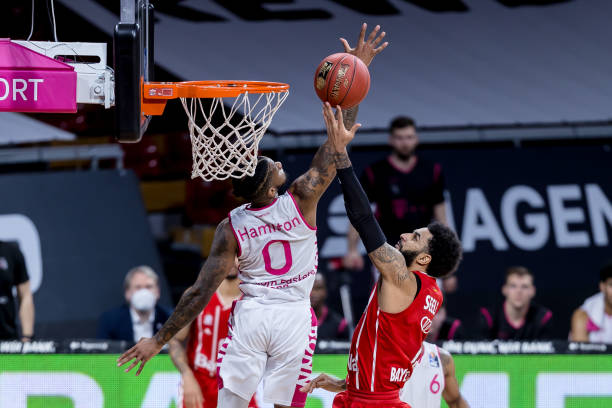 虽然距离真 虽然距离真